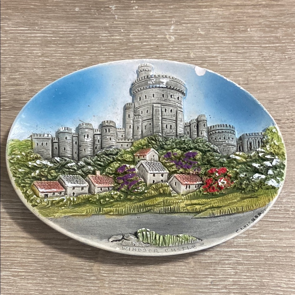 Vintage Decorative Plate Featuring Windsor Castle